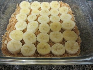 It's nice and cool and hits the spot! For all of the banana cream pie lovers out there, this is the dessert for you! Sliced banana nicely aligned on crushed Nilla Wafer base in a clear baking pan.