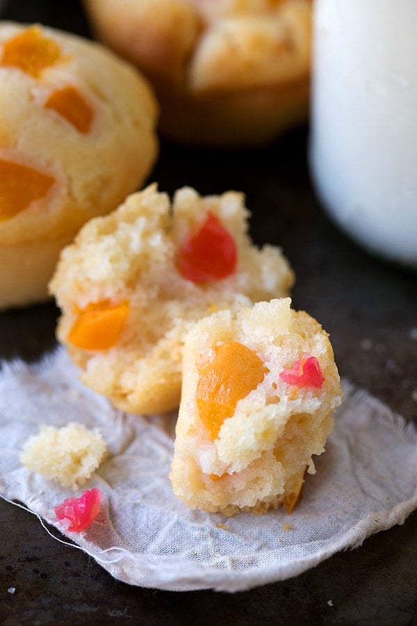 Fruity Greek Yogurt Muffins - SO delicious! Fruity Greek Yogurt Muffin cut in half