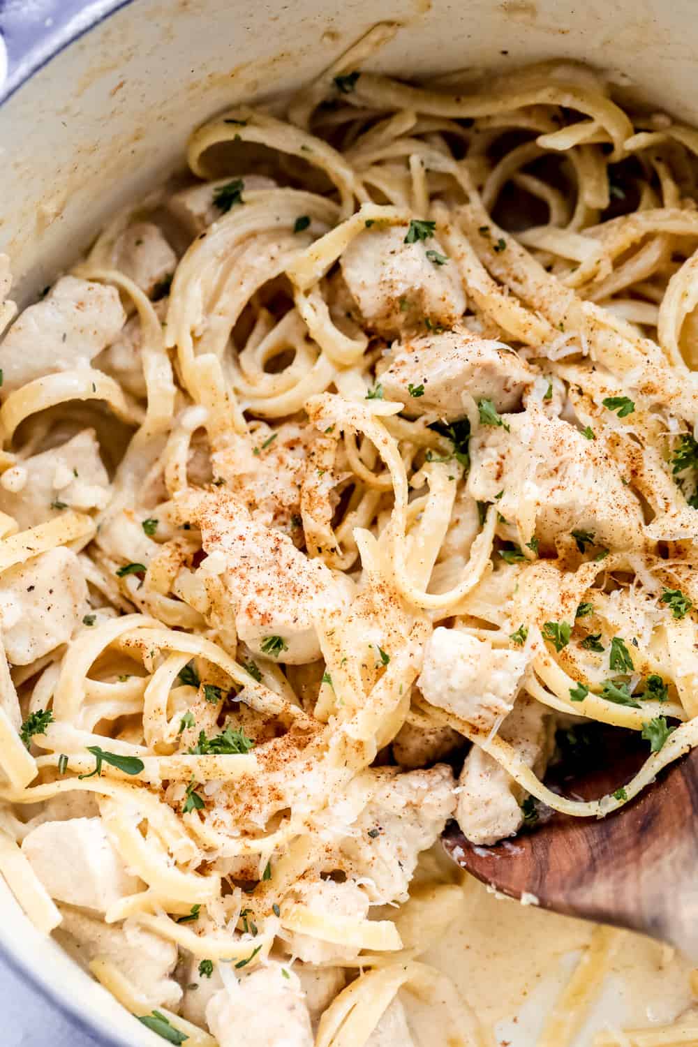 One Pot Cajun Chicken Alfredo Pasta is anย amazing one pot meal that is on the dinner table in less than 30 minutes! ย The cajun spice adds the perfect amount of flavor to the creamy alfredo sauce! cajun chicken Alfredo Pasta
