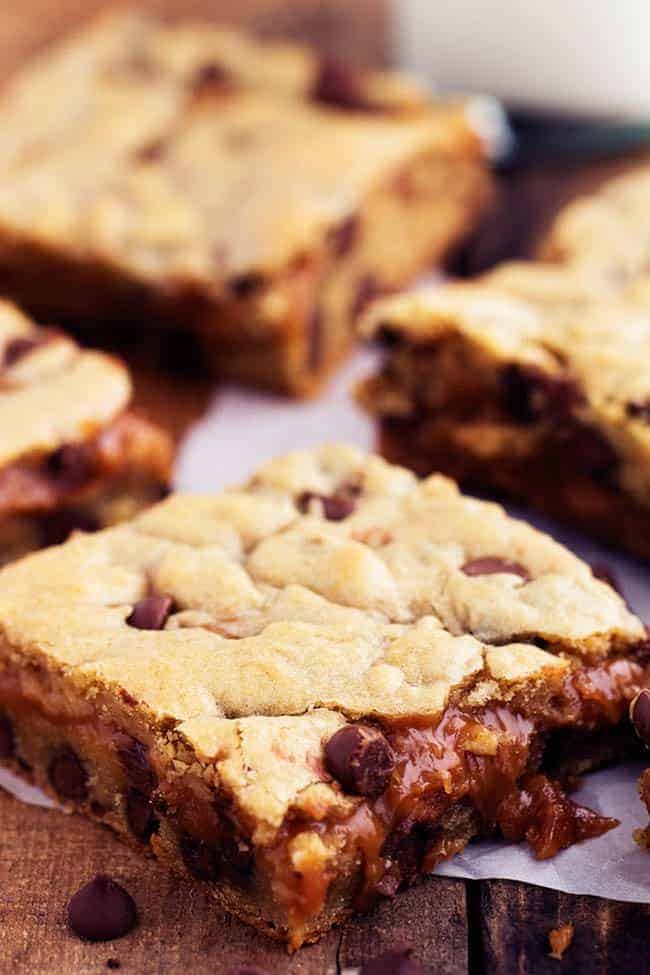Perfectly chewy chocolate chip cookie bars with an ooey gooey peanut butter caramel center. These will be one of the best treats that you make! peanut butter caramel chocolate chip cookie bars.