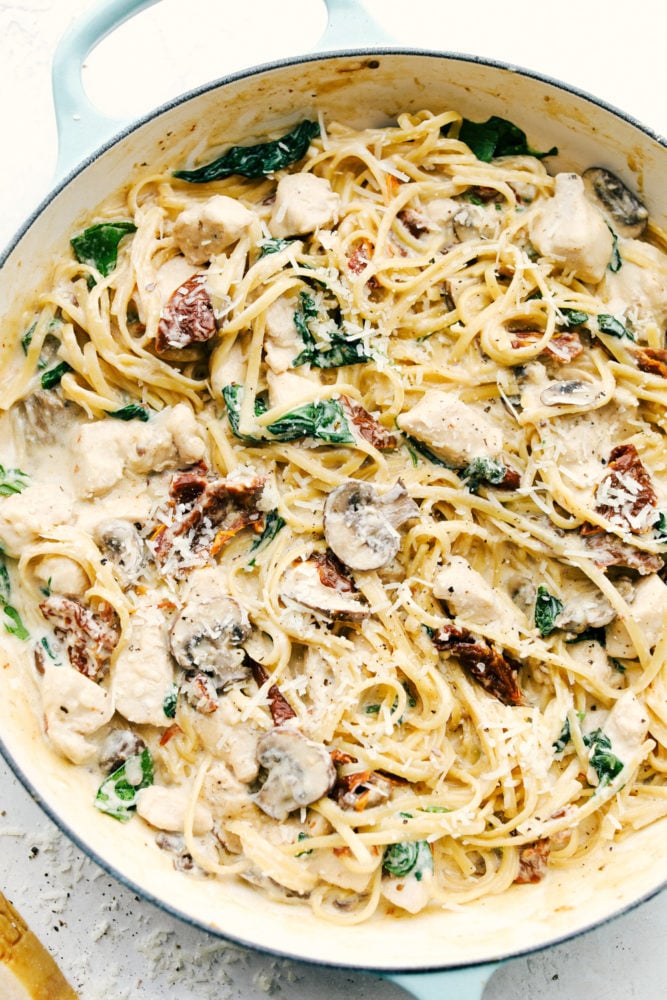 One Pot Creamy Chicken Mushroom Florentine is ready in under 30 minutes! Everything is made in just one pot and it is filled with sun dried tomatoes, spinach, mushrooms and the creamiest pasta! One pot of chicken mushroom Florentine in a skillet.