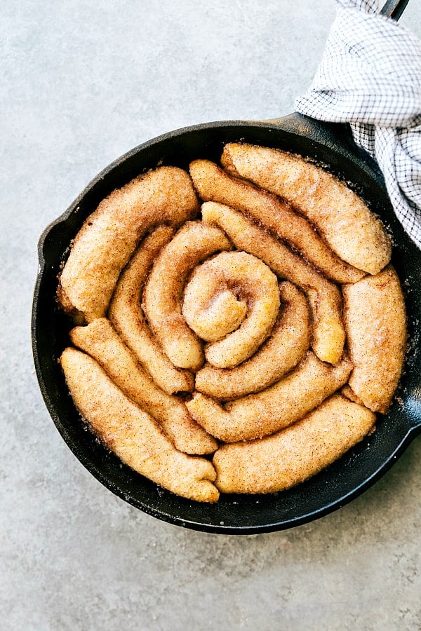 Skillet Maple Bacon Cinnamon Roll is an easy to make cinnamon roll skillet cake with maple cream cheese frosting and crumbled bacon. The perfect holiday breakfast! Maple bacon cinnamon roll in a skillet with no frosting.