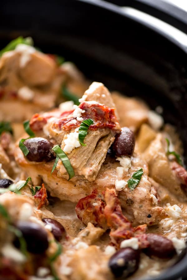 Creamy Mediterranean Chicken is a quick and easy comforting dish. Itโs full of tender chicken, artichokes, kalamata olives, and sun dried tomatoes all robed in a delicious creamy sauce.