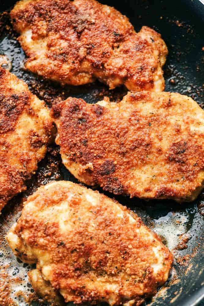 Crispy Garlic Chicken with Asparagus is an easy 30 minute meal with crispy breaded chicken and crisp and tender asparagus. This is a family favorite meal! Crispy Garlic Chicken in a skillet.