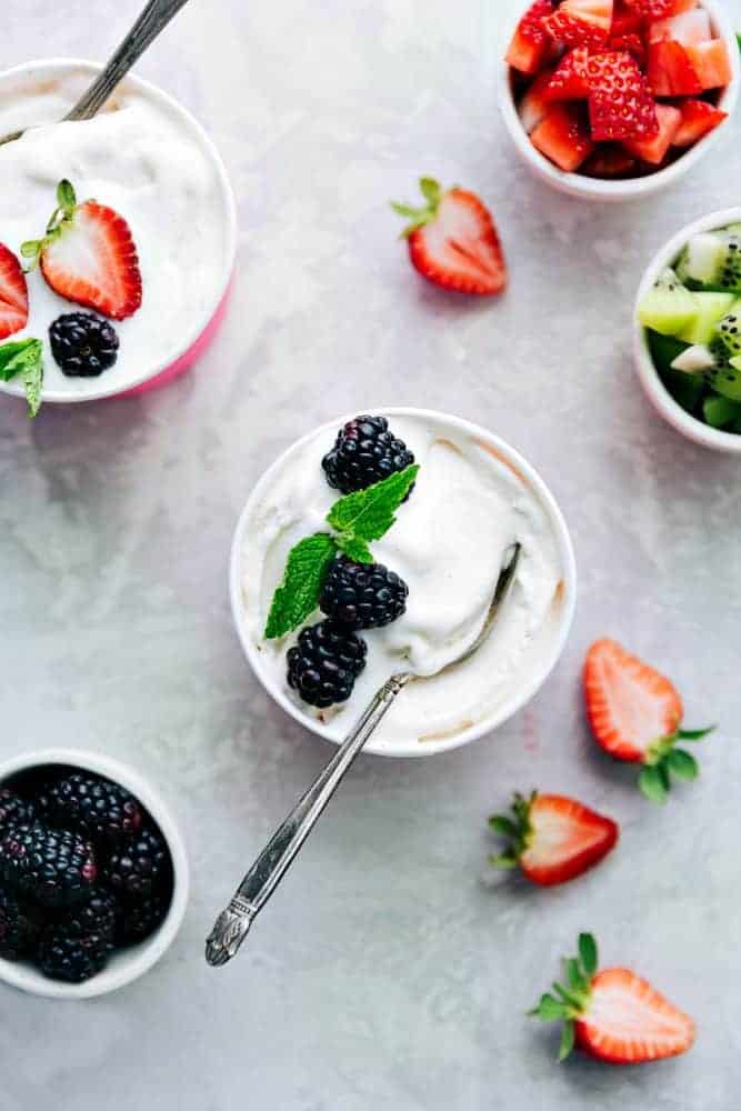 This vanilla soft serve frozen yogurt is delicious and perfect for the hot summer days! Everyone goes crazy for it! Vanilla soft serve frozen yogurt with strawberries, blackberries and kiwis.