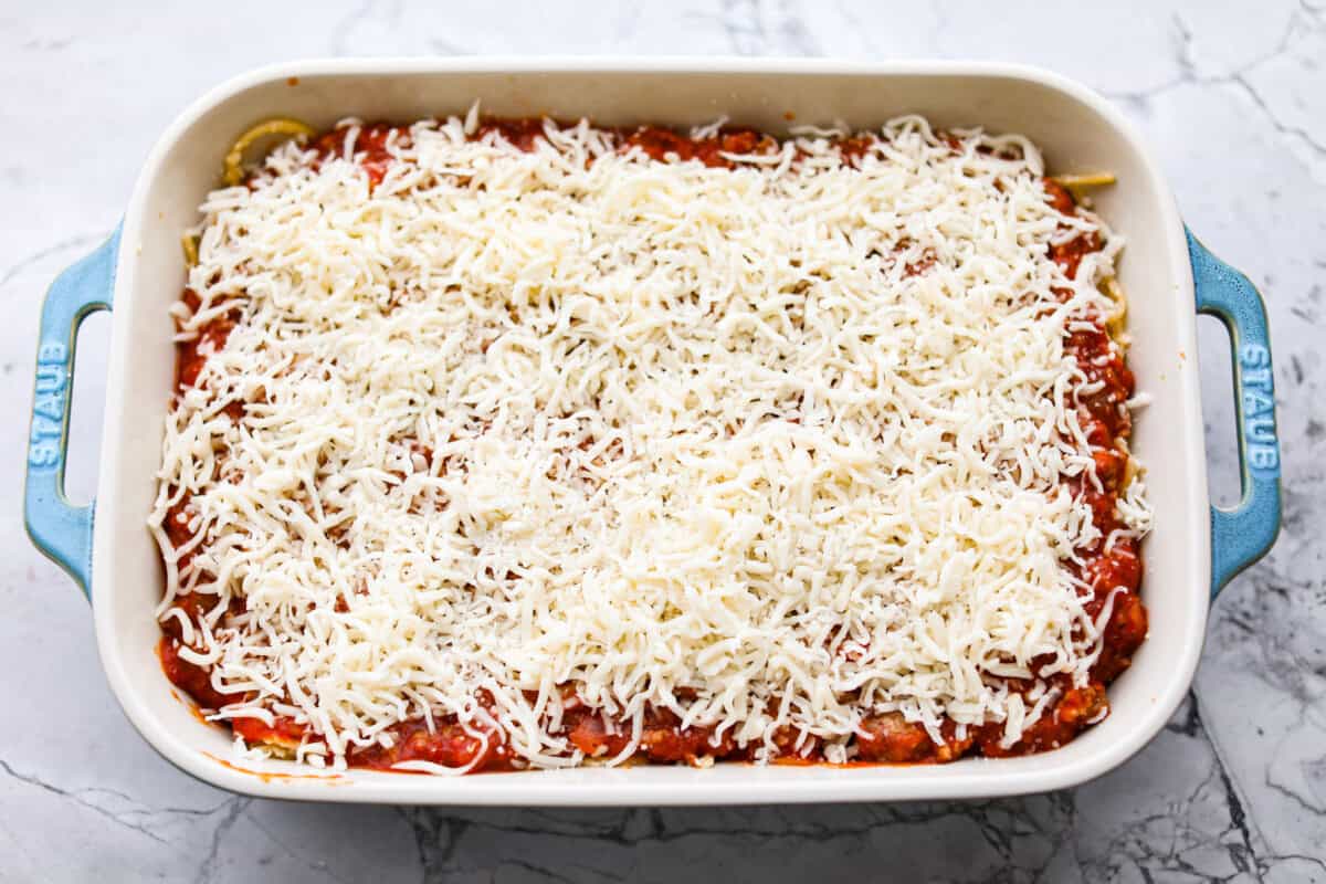 Baked spaghetti is the ultimate comfort food, with noodles that soak up all of the rich sauce as they finish cooking, making every bite extra flavorful. Plus, itโs a lifesaver on busy days. You can prep it ahead, pop it in the oven, and still have a cozy, home-cooked meal without the stress! Layer of cheese on top of the meat sauce and noodle layers.
