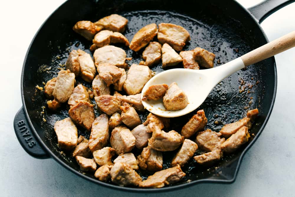 Skillet Pork Cacciatore is madeย with tender, slow roaster pork, mixed with garden vegetables and mushrooms, Italian herbs all simmered together for an easy 30 minute mealย that will be lovedย at the dinner table. ย An Italian favorite made with simpleย ingredients!ย Smithfield Pork cut into chunks