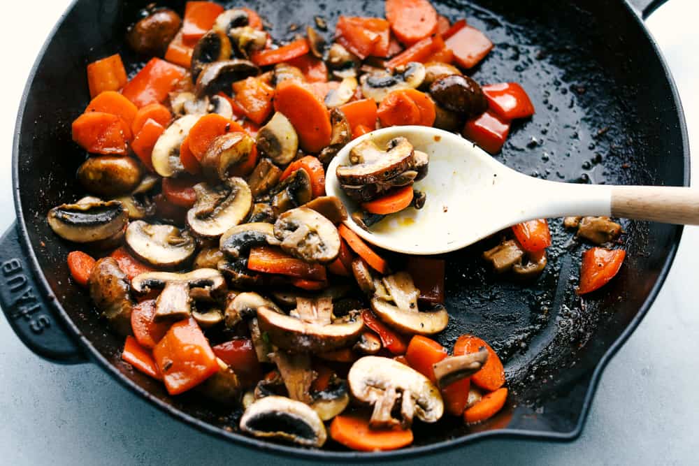Skillet Pork Cacciatore is madeย with tender, slow roaster pork, mixed with garden vegetables and mushrooms, Italian herbs all simmered together for an easy 30 minute mealย that will be lovedย at the dinner table. ย An Italian favorite made with simpleย ingredients!ย skillet pork cacciatore