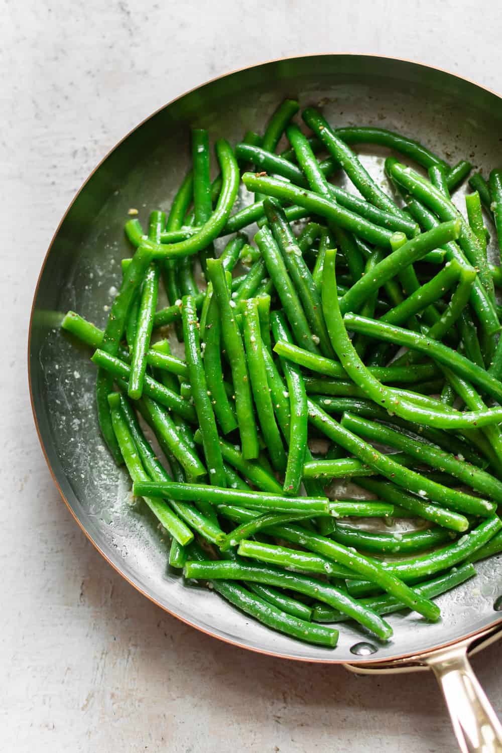 Garlic Butter String Beans (green beans) are the perfect easy side dish! Everyone will love these delectable tender-crisp string beans. A delicious healthier addition to your table.ย Garlic butter String Beans (green beans) in a pan