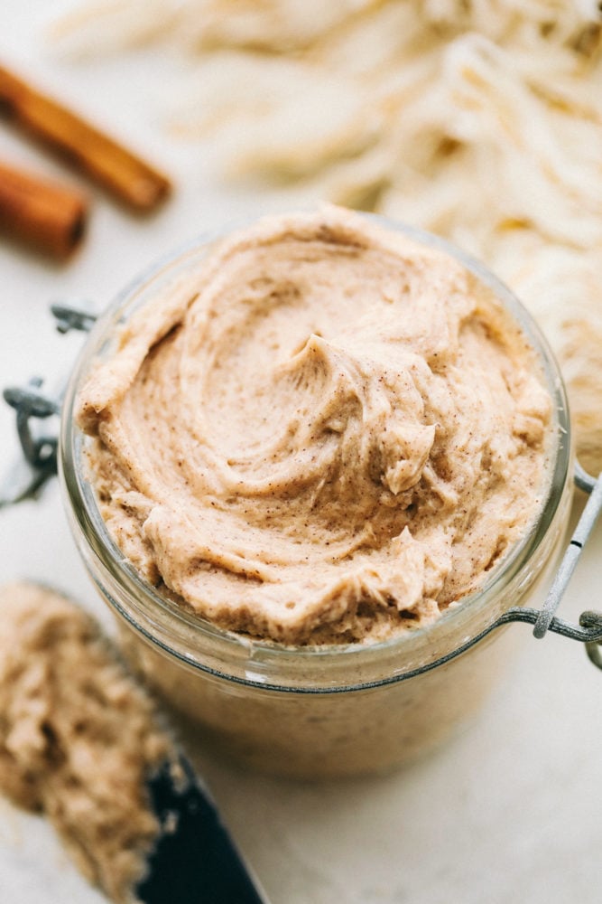 This cinnamon honey butter is rich, creamy and a smooth blend that is spreadable and ready in minutes. This is even better than Texas Roadhouse butter! Cinnamon honey butter in a jar.