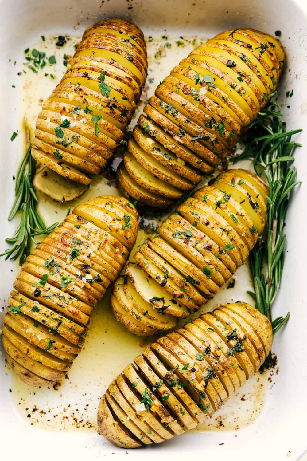 Crispy, perfectly seasoned, and so scrumptious, these Garlic Butter Hasselback Potatoes are going to be your new go to favorite! Your family is going to be so impressed when you set these on the table for dinner! Perfectly cooked crispy seasoned Hasselback Potatoes