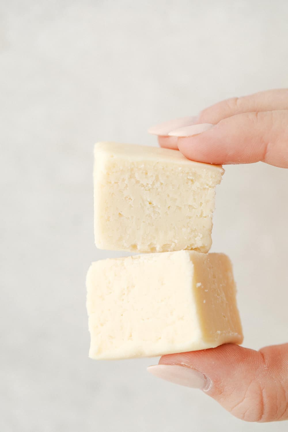Vanilla Fudge is rich, indulgent and absolutely amazing! This is going to such a nice addition to your holiday sweet treats. Rich indulgent Vanilla Fudge