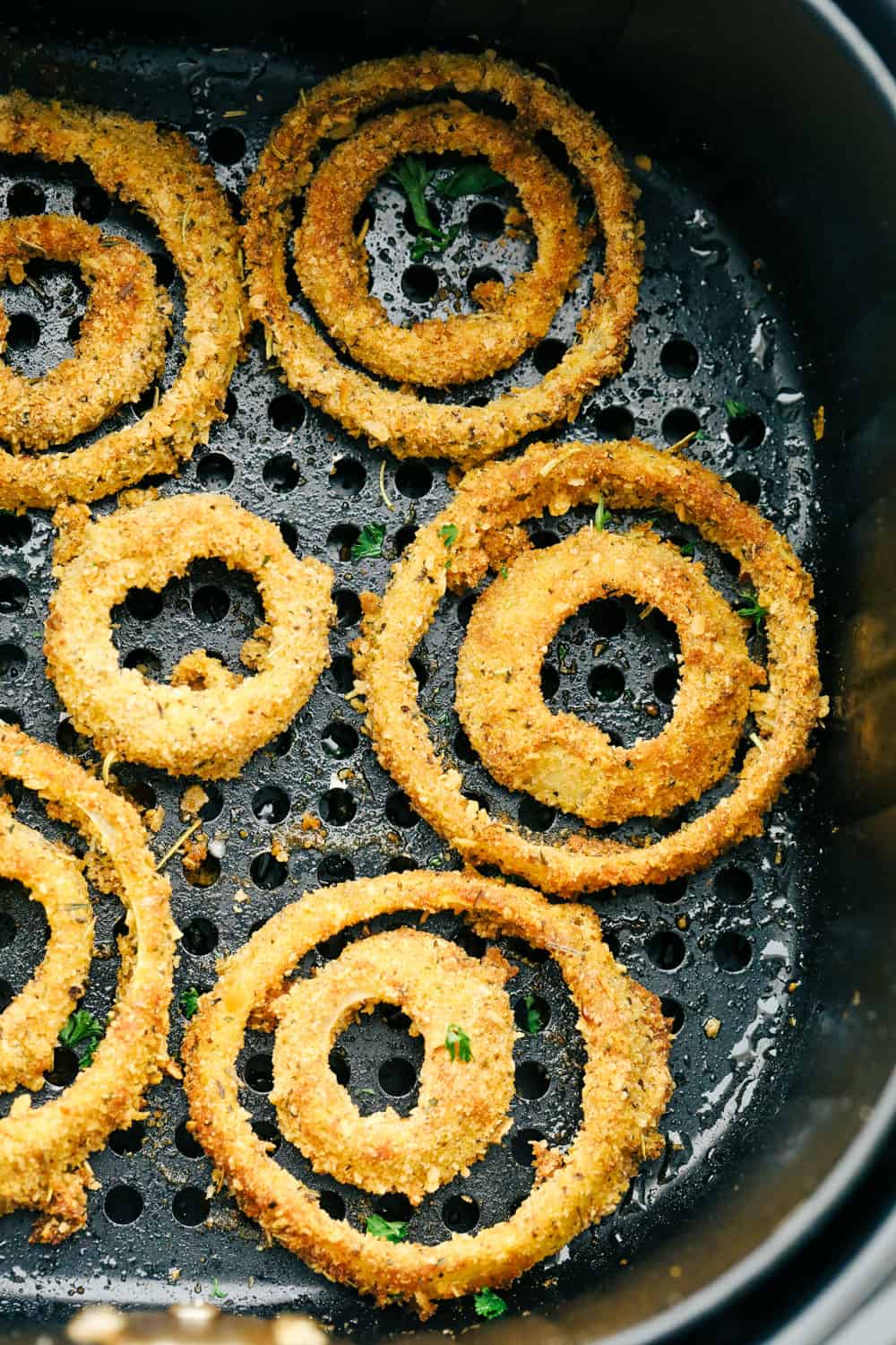 Crispy Air Fryer Onion Rings are going to be your new go to favorite. Golden, crunchy and cooked to perfection, these onion rings are so addicting! Air fryer onion rings in the air fryer basket.