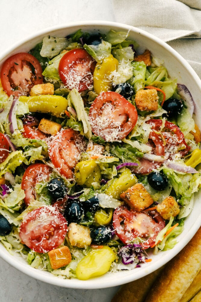 Copycat Olive Garden Salad is one of my all-time favorite restaurant salads, and now you can make it right at home. Itโs bright, zesty, and packed with that fresh, irresistible flavor everyone loves. A big bowl of copycat Olive Garden salad.