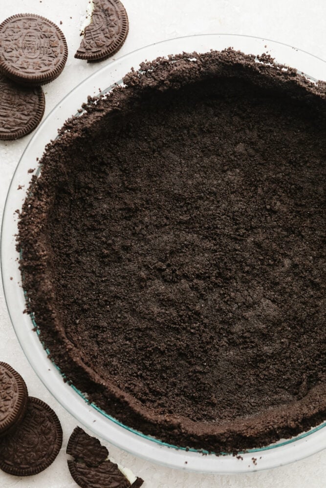 This Oreo pie crust is simple and delicious and it only takes 10 minutes to make! The chocolatey taste of Oreo's mixed with a creamy pie filling will make any pie taste SOO GOOD! Oreo pie crust pressed into a pie pan.