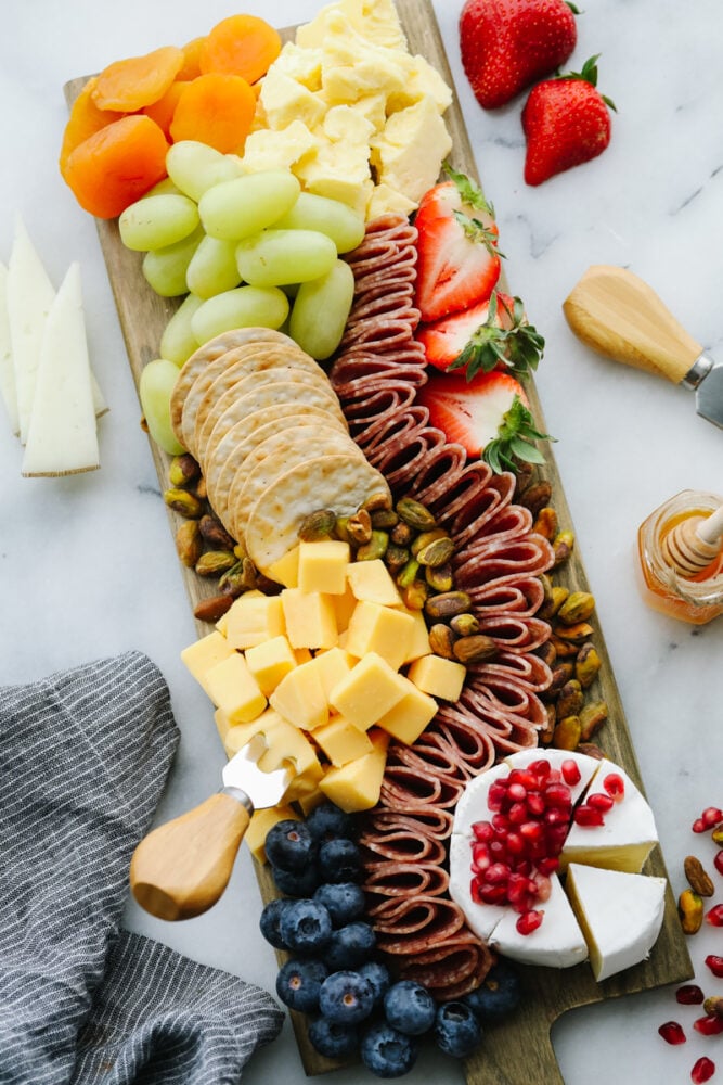 A simple charcuterie board is all that you need for any holiday or event! Filled with all of your favorite things, it will for sure be the star of the show! A small and simple charcuterie board.