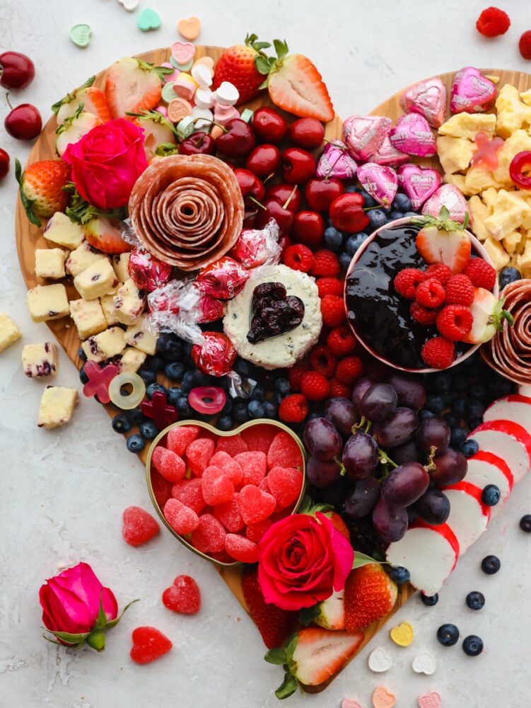 The holiday of love is just around the corner, and you need to try out this Valentine's day charcuterie board! It's packed with meat, cheeses and all sorts of festive red and pink fruits and candy to start the holiday off right. A Valentine's charcuterie board.