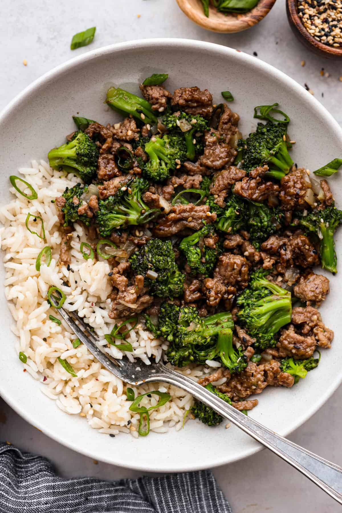Get ready to enjoy a delicious and easy ground beef and broccoli stir-fry thatโs perfect for a quick weeknight dinner. This flavorful dish combines tender broccoli, savory beef, and a rich, tangy sauce, all served over steamed rice for a satisfying meal the whole family will love. Overhead shot of plated beef and broccoli.