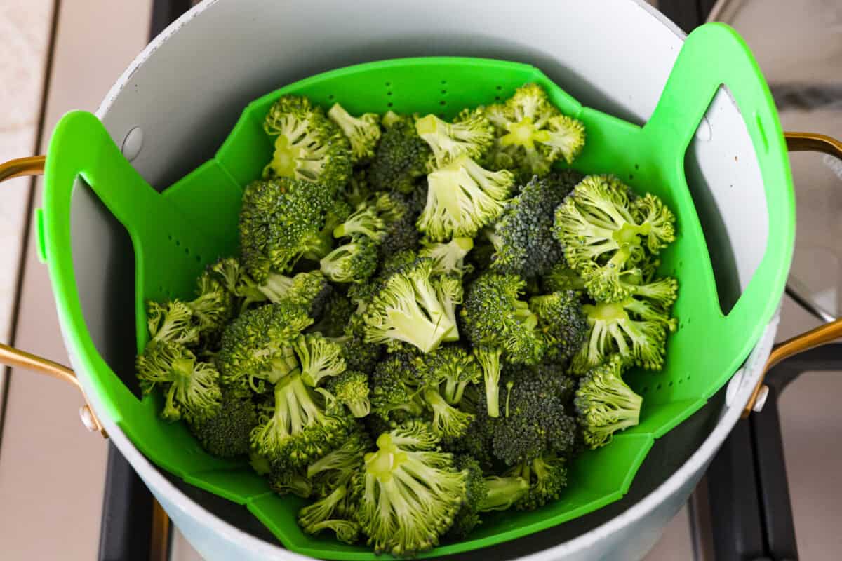 Get ready to enjoy a delicious and easy ground beef and broccoli stir-fry thatโs perfect for a quick weeknight dinner. This flavorful dish combines tender broccoli, savory beef, and a rich, tangy sauce, all served over steamed rice for a satisfying meal the whole family will love. Overhead shot of broccoli in steamer in a pot.