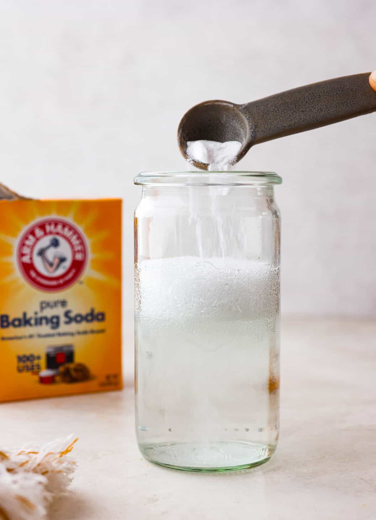 Baking soda vs baking powder....what is the difference? I'm here to teach you the basics of each so that you can improve your baking skills. Learn the whys, hows, and when they're important to achieving delicious recipes. Side view of baking soda going into a glass jar of vinegar and bubbling up.