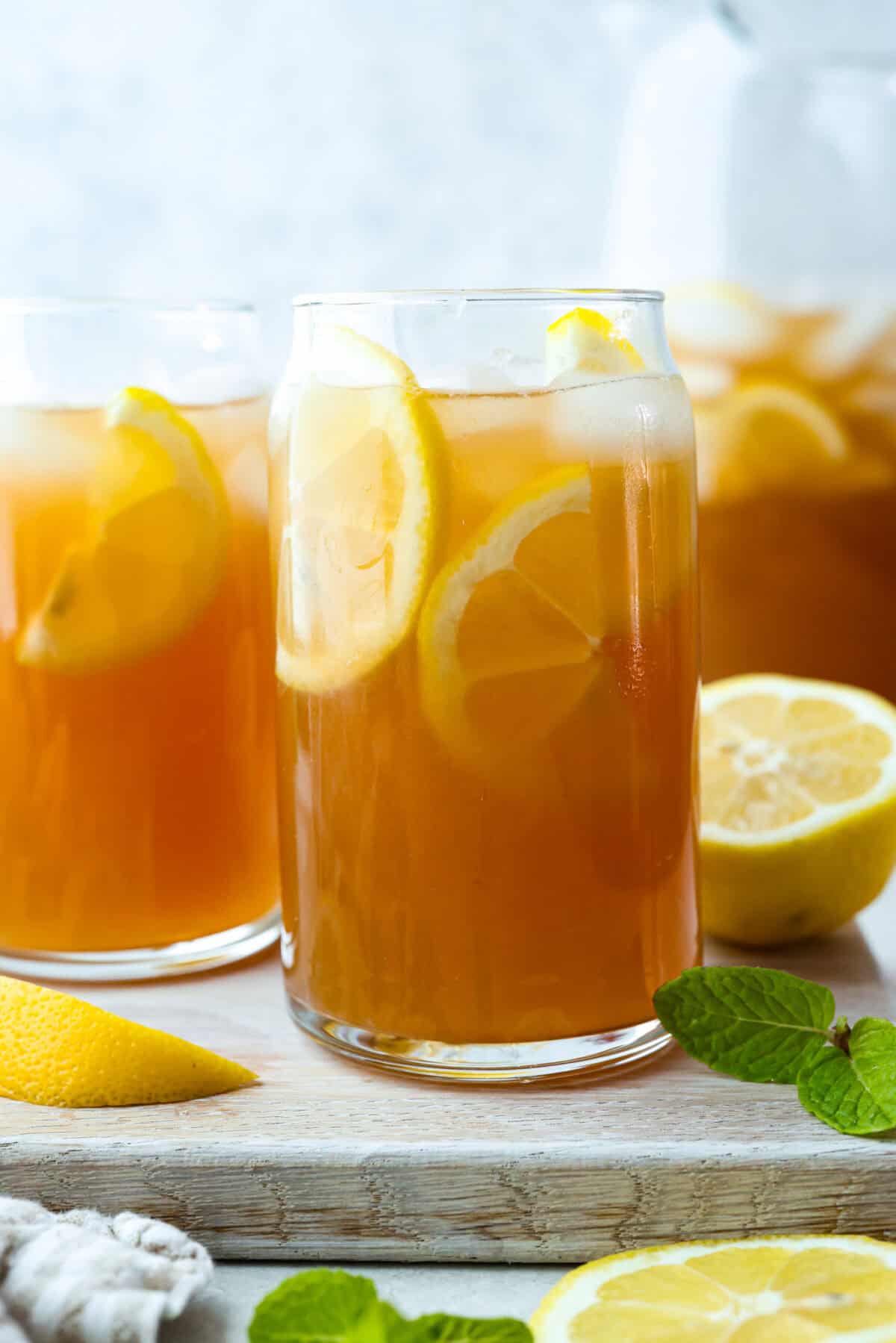 If you love iced tea, youโre going to be obsessed with this Arnold Palmer. The combo of crisp black tea and tangy lemonade is pure summer magic. Itโs simple, refreshing, and always just what you need. A couple glasses full of cool, crisp refreshing Arnold Palmers.