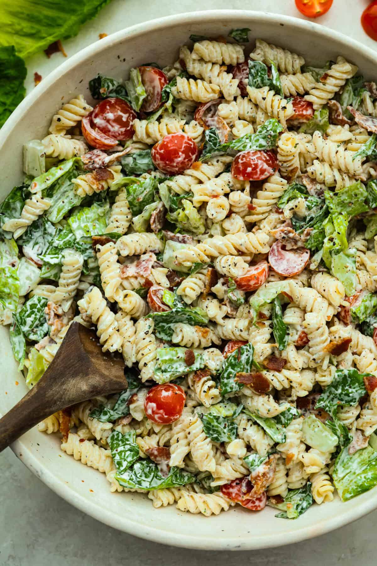 The best sandwich ever? Hands down, a BLT. Add in my obsession with pasta salads and, chefโs kiss! This BLT Pasta Salad has the crispy bacon, juicy tomatoes, and crunchy lettuce we all love! Overhead shot of a big bowl pf BLT pasta salad ready to eat!