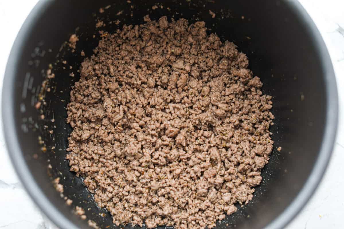 When dinner needs to happen fast, instant pot spaghetti is your new best friend! Perfectly seasoned beef, tender pasta, and a rich, saucy finish, all in one pot and ready in less than 15 minutes. Ground beef cooking in the instant pot.