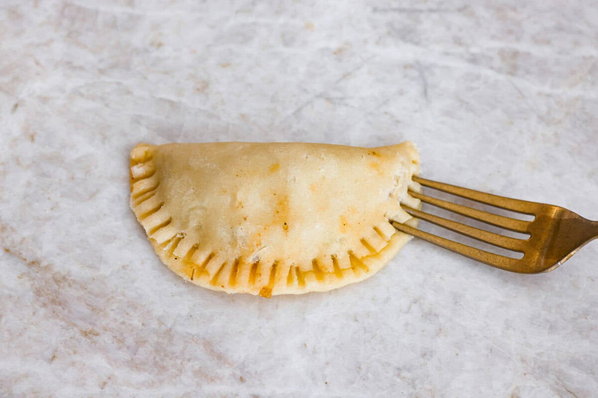 Okay, I just made homemade empanadas and Iโm obsessed! Crispy golden pockets stuffed with beef, potatoes, peas, and all the Mexican spices. You seriously need these in your life. Circle of dough folded over and crimped shut with a fork.