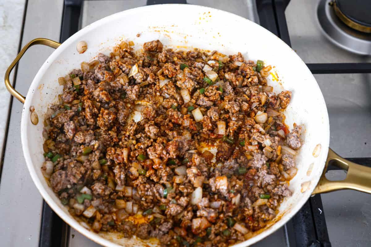 Okay, I just made homemade empanadas and Iโm obsessed! Crispy golden pockets stuffed with beef, potatoes, peas, and all the Mexican spices. You seriously need these in your life. Cooked beef with seasonings added.