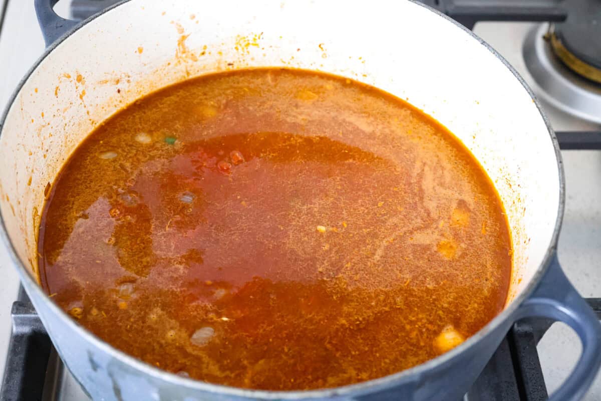 Do you like your chili with beans or without? This authentic Texas chili keeps it classic. Just bold, tender chuck roast, without beans. It has a rich, smoky flavor in every bite. Beef broth added to the onion and seasoning mixture.