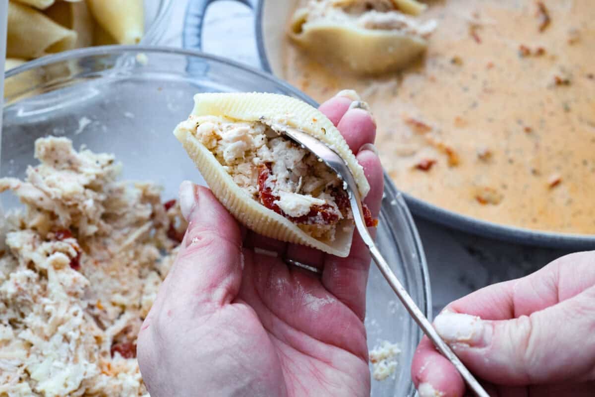 Marry me stuffed shellsย take the viral sauce you love and turn it into a cozy, baked pasta moment. Think creamy chicken-stuffed shells, melty cheese, and just enough sun-dried tomatoes for that extra swoon-worthy touch.