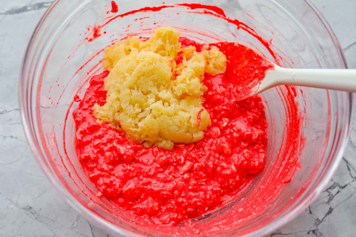 This cottage cheese jello salad is one of those old-school recipes that never really goes out of style. My dad absolutely loves it and requests it all the time, especially for family get-togethers. Itโs creamy, fruity, and ridiculously easy to make. Crushed pineapple added to the cottage cheese and jello mixture.