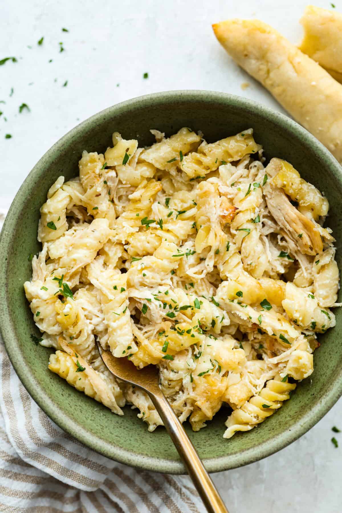 This baked Olive Garden chicken is pure comfort food made easy! It uses Olive Garden Italian dressing and just 5 other ingredients to create a creamy, cheesy pasta bake everyone loves. Quick prep, one dish, and big flavor in every bite! Serving of baked Olive Garden chicken.