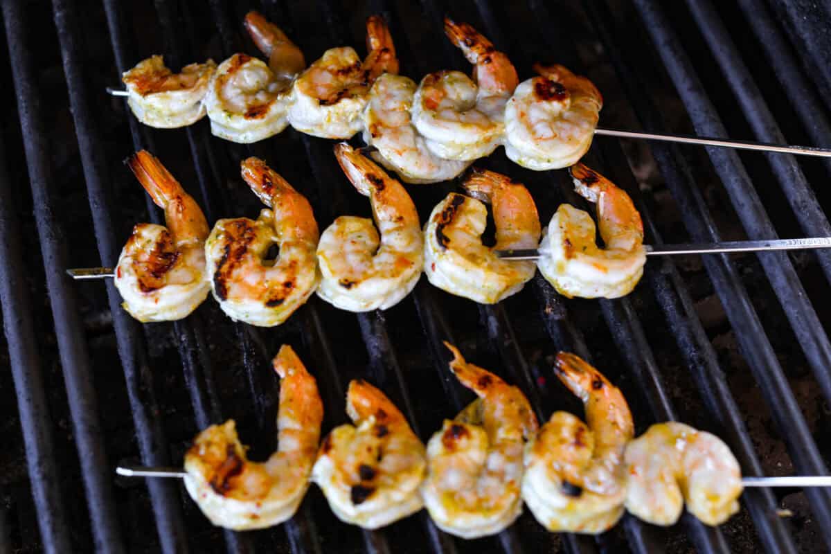 I love salads in the summer, and this grilled shrimp salad is such a good one. Itโs fresh, colorful, and filling without feeling heavy. And the dressing? Oh my gosh. The chipotle-lime flavor is so good, youโll want to pour it on everything. Shrimp skewers on the grill.