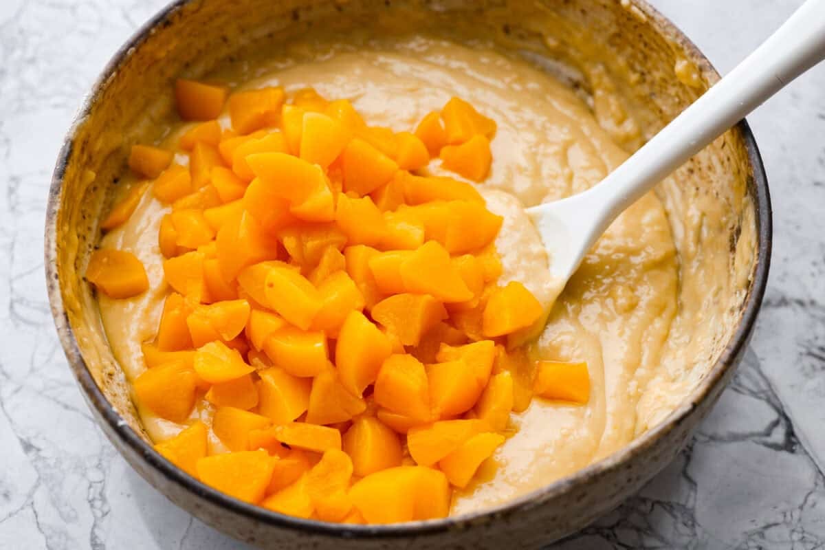 If you love peaches, this peach loaf belongs on your baking list! It’s incredibly moist, packed with sweet peaches, and topped with a peach glaze that makes every slice even more irresistible. Peaches added to the batter.